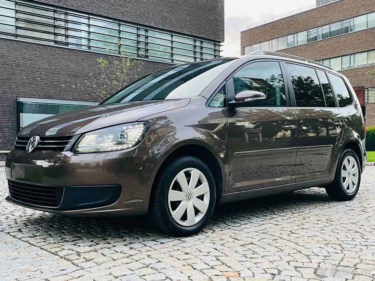 Volkswagen Touran 2012 photo 2