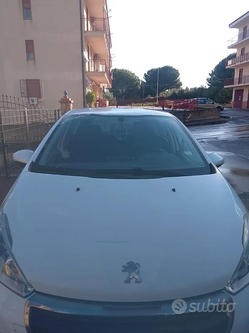 Peugeot 208 2015 photo 3