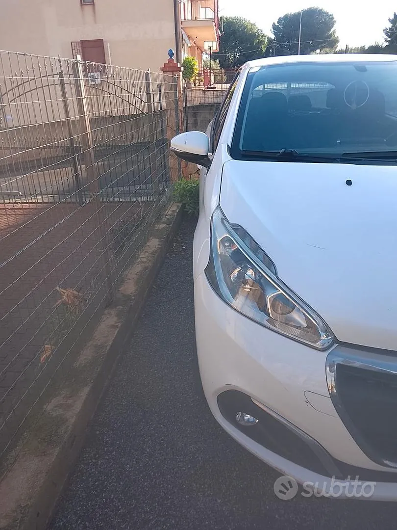 Peugeot 208 2015 photo 5