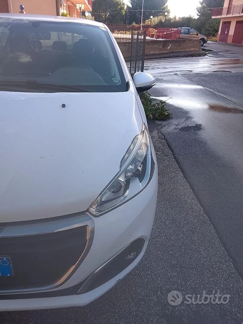 Peugeot 208 2015 photo 4