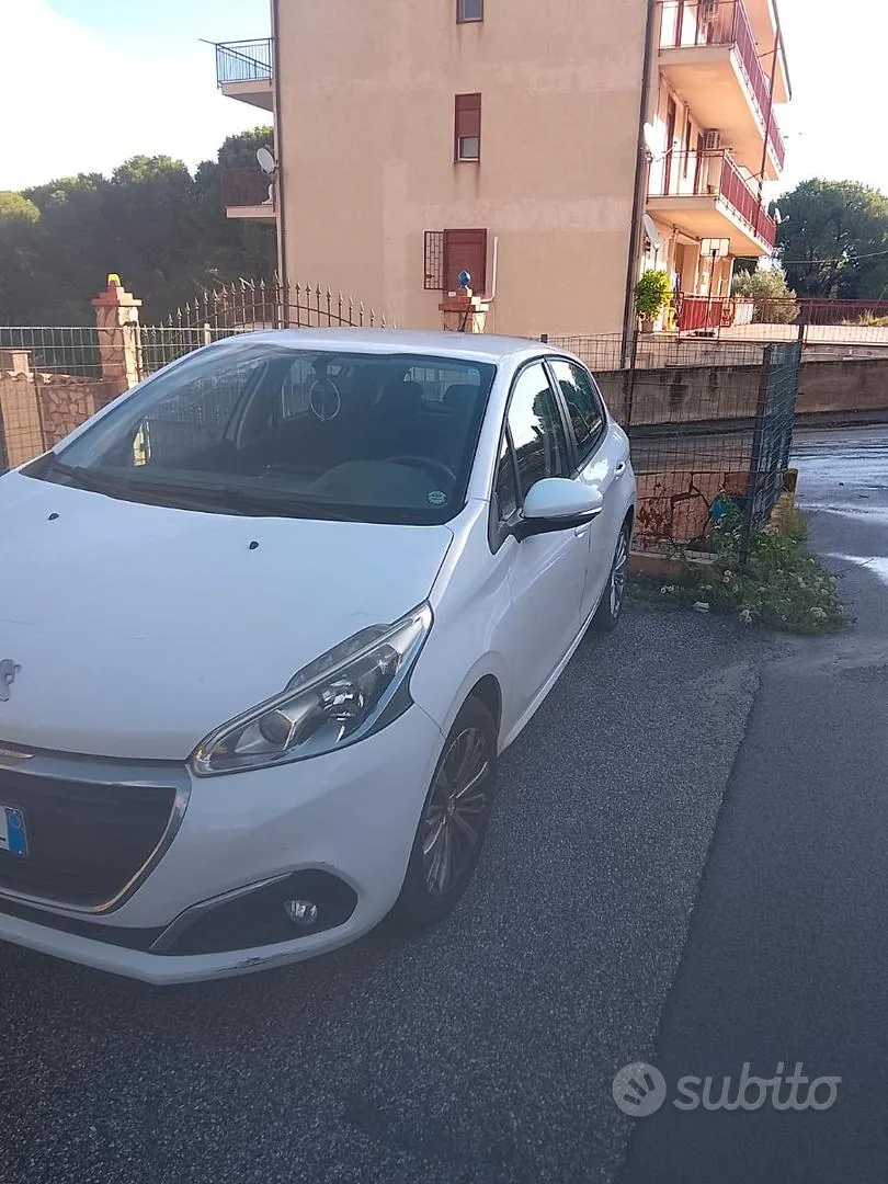 Peugeot 208 2015 photo 2