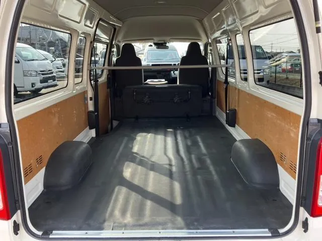 Toyota Hiace Van 2023 photo 4