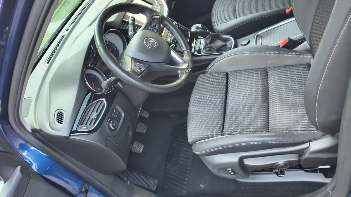 Opel Astra 2020 photo 2