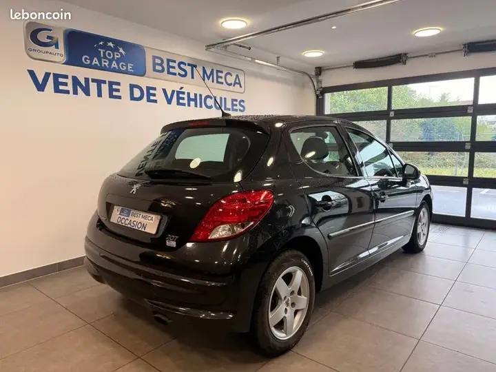 Peugeot 207 2010 photo 2