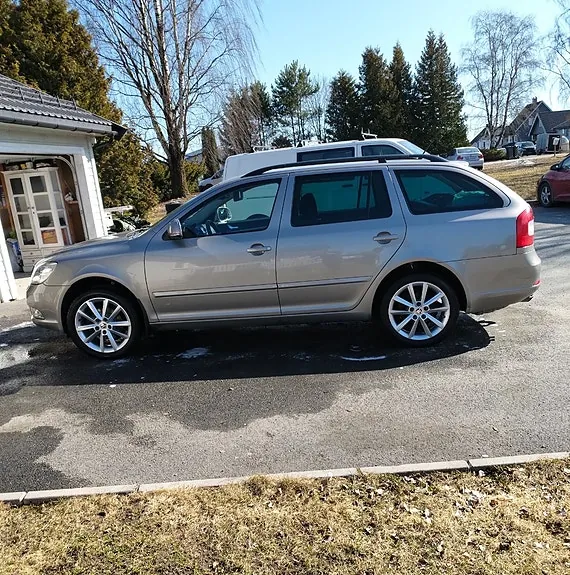 Skoda Octavia 2011 photo 5