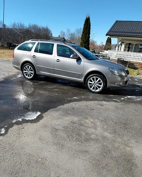 Skoda Octavia 2011 photo 2