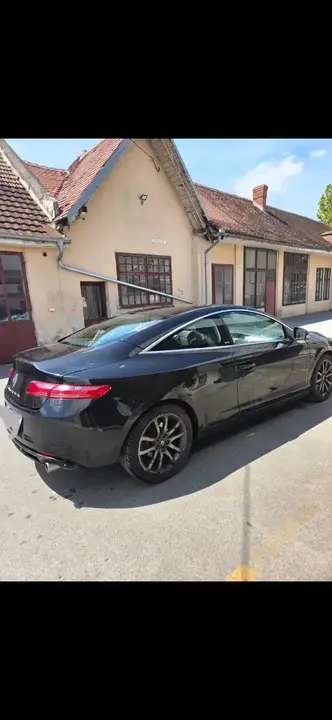 Renault Laguna 2012 photo 2