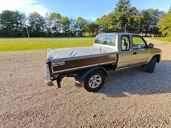 Toyota Hilux 2003 photo 4