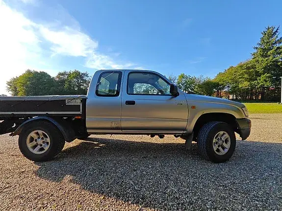 Toyota Hilux 2003 photo 3