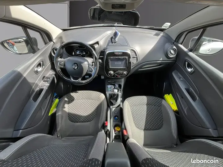 Renault Captur 2018 photo 2