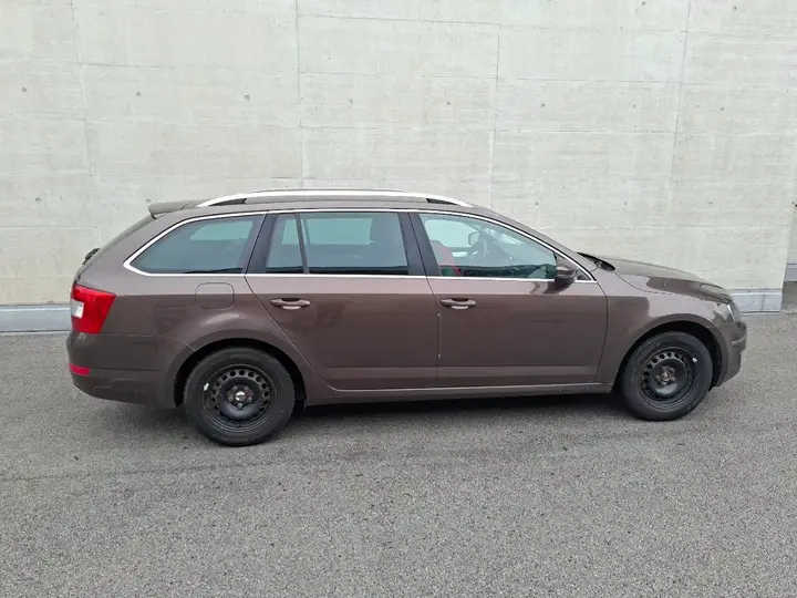 Skoda Octavia Combi 2013 photo 2