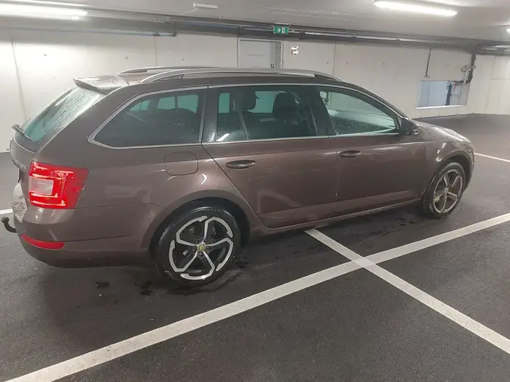 Skoda Octavia Combi 2013 photo 3
