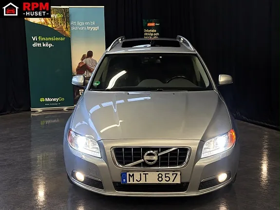 Volvo V70 2012 photo 2
