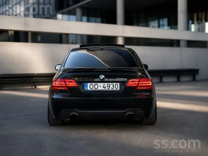 BMW 335 2011 photo 2