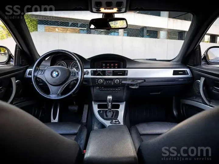 BMW 335 2011 photo 4