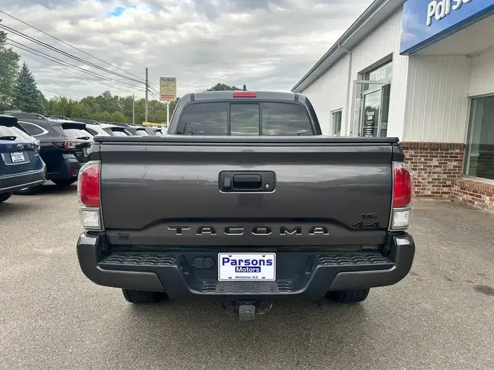 Toyota Tacoma 2022 photo 4