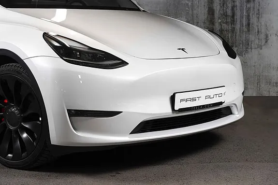 Tesla Model Y 2024 photo 2