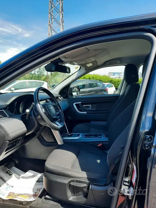 Land Rover Discovery Sport 2018 photo 2