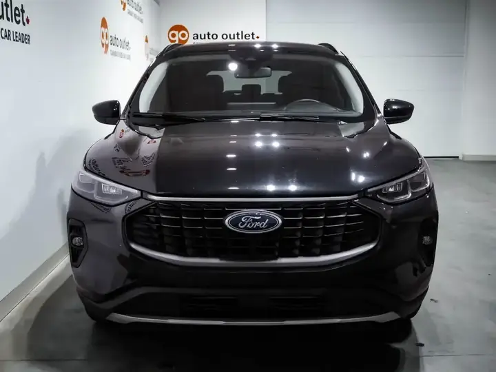 Ford Escape 2025 photo 2