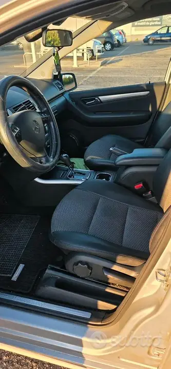 Mercedes-Benz C-Class 2011 photo 2