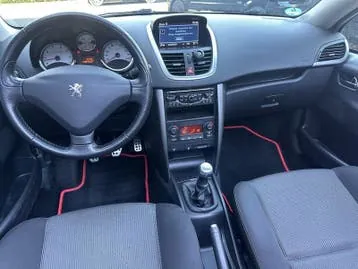 Peugeot 207 2010 photo 3
