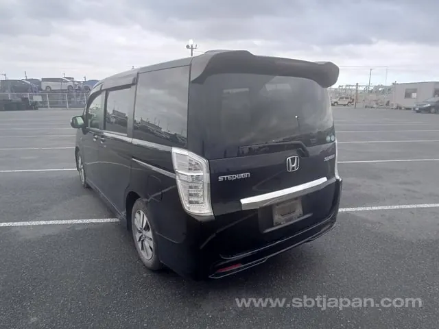 Honda Stepwagon 2013 photo 3