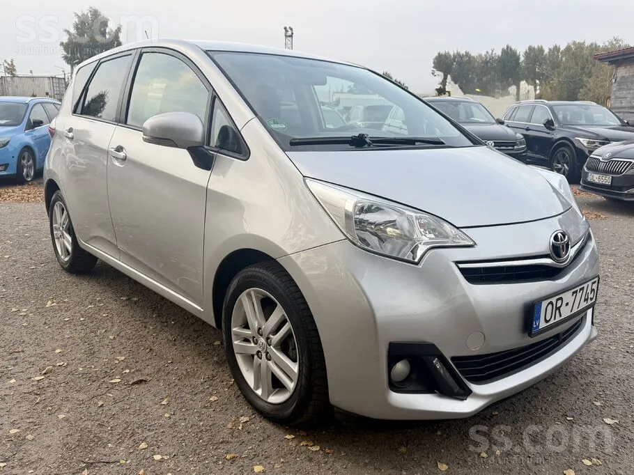 Toyota Verso-S 2012 photo 4
