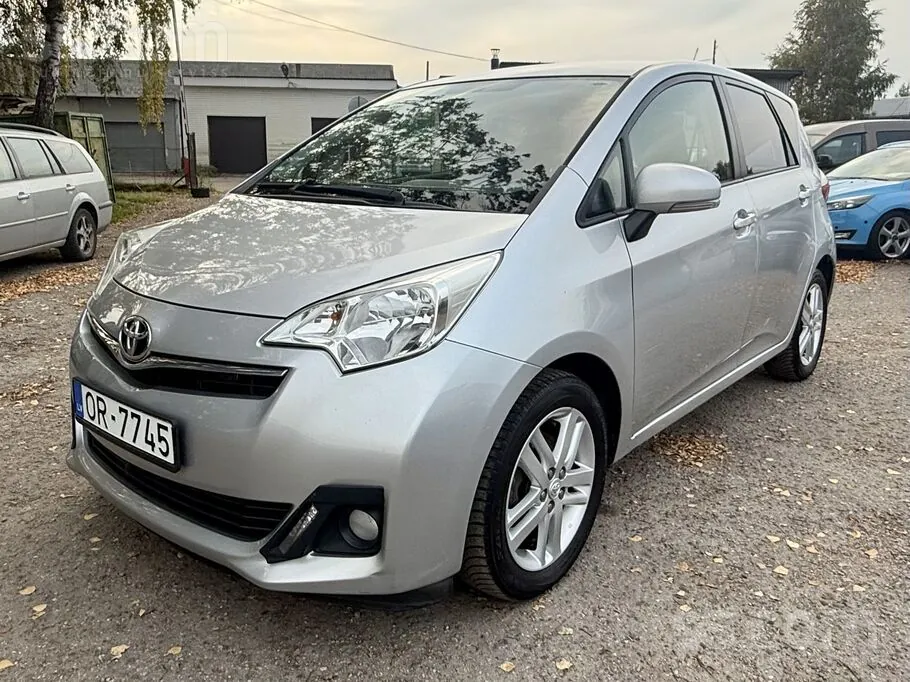 Toyota Verso-S 2012 photo 5