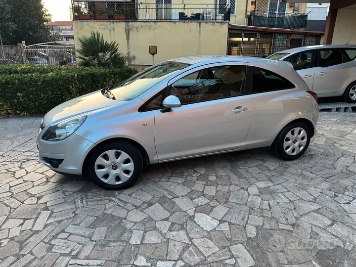 Opel Corsa 2011 photo 2