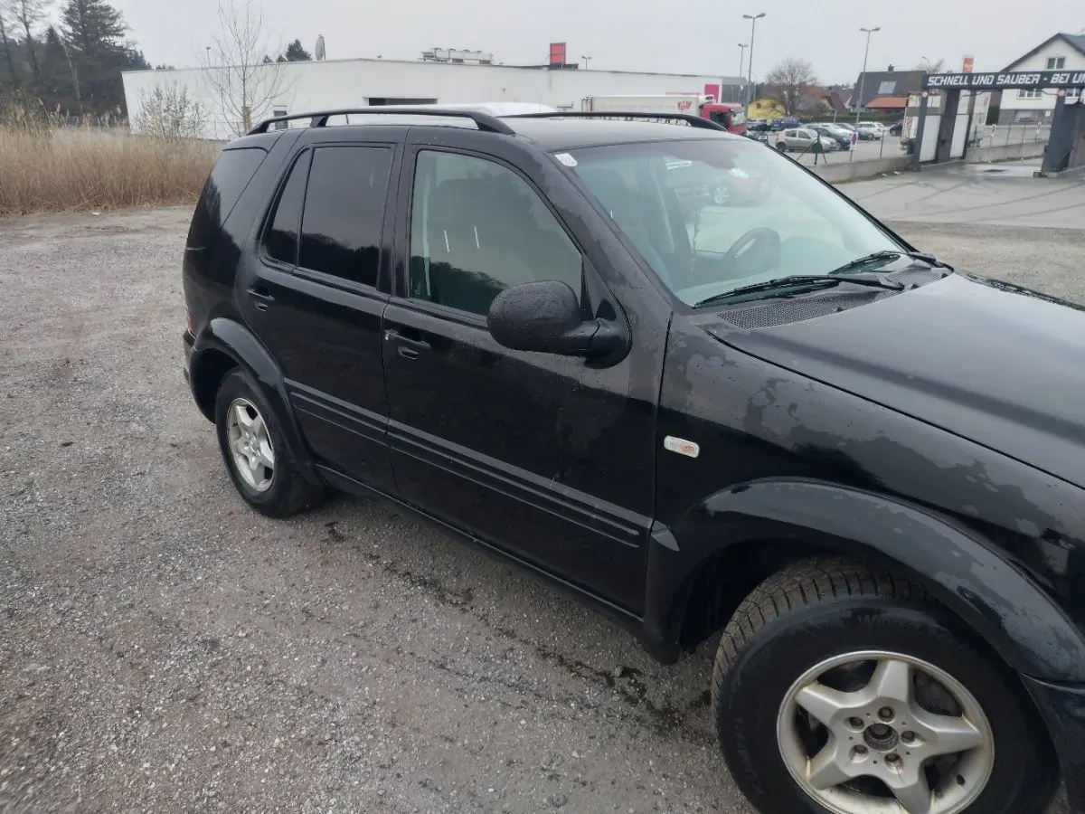 Mercedes-Benz M-Class 2001 photo 2