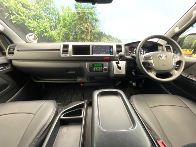 Toyota Hiace Wagon 2024 photo 2