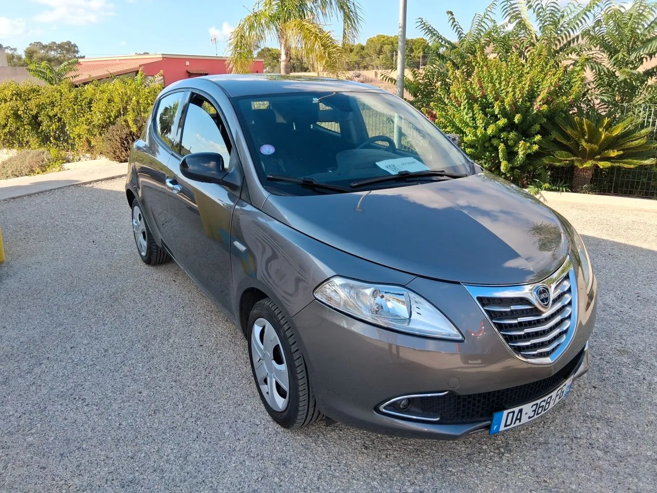 Lancia Ypsilon