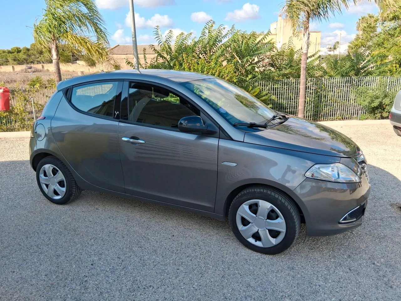 Lancia Ypsilon 2013 photo 2