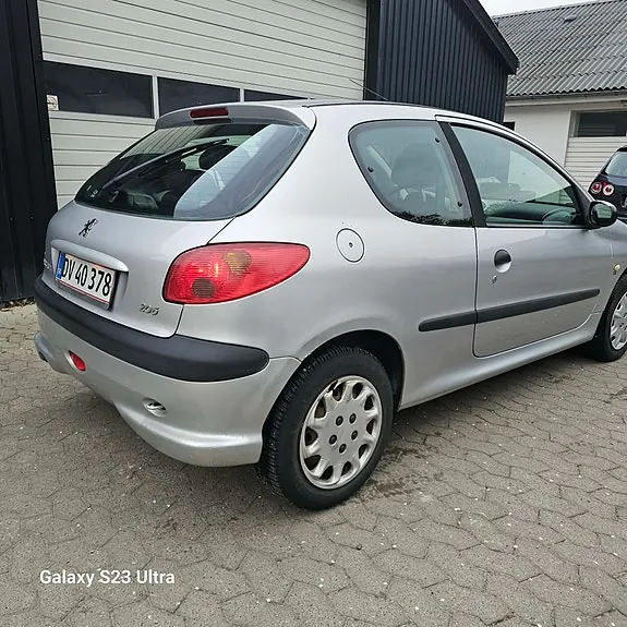 Peugeot 206 2005 photo 3