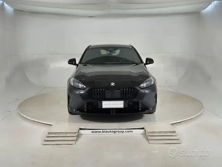 BMW 1 Series 2025 photo 2