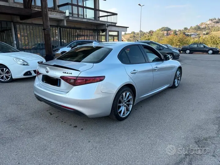 Alfa Romeo Giulia 2018 photo 4