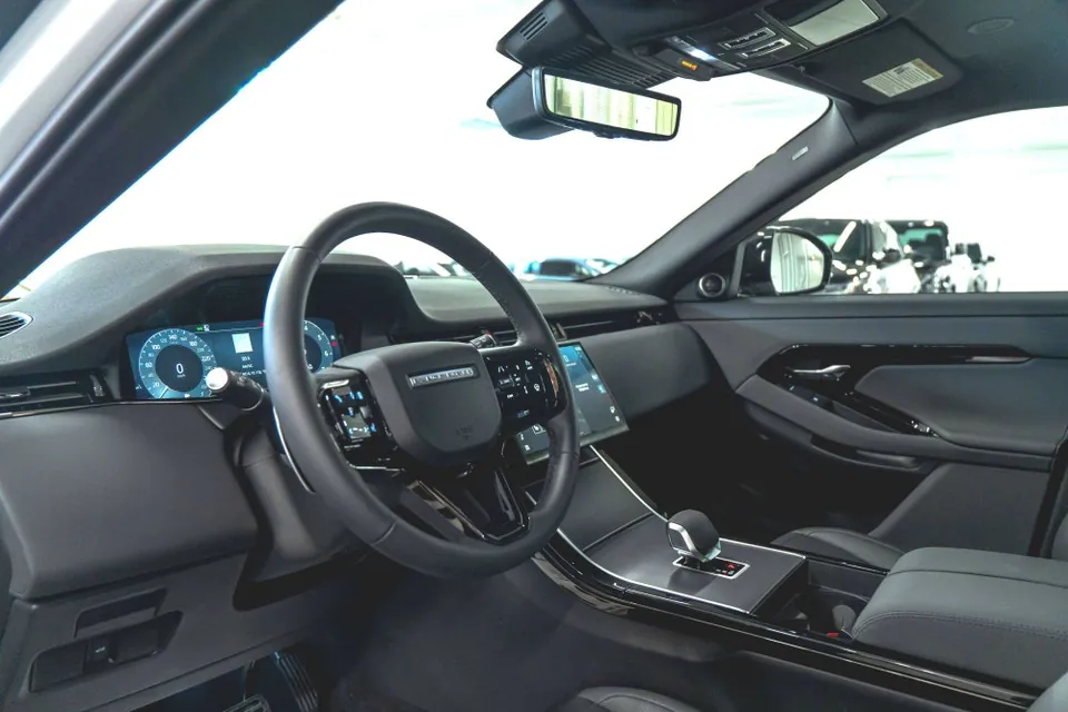 Land Rover Range Rover Evoque 2026 photo 2