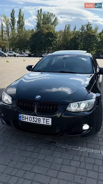 BMW 3 Series 2011 photo 2