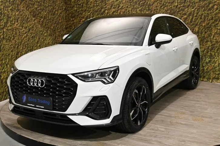 Audi Q3 2021 photo 2