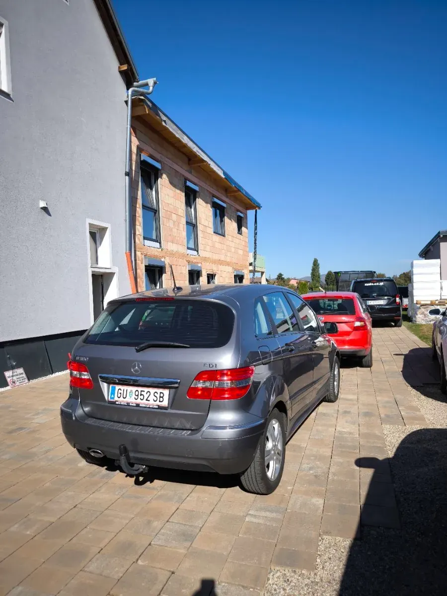 Mercedes-Benz B-Class 2010 photo 3
