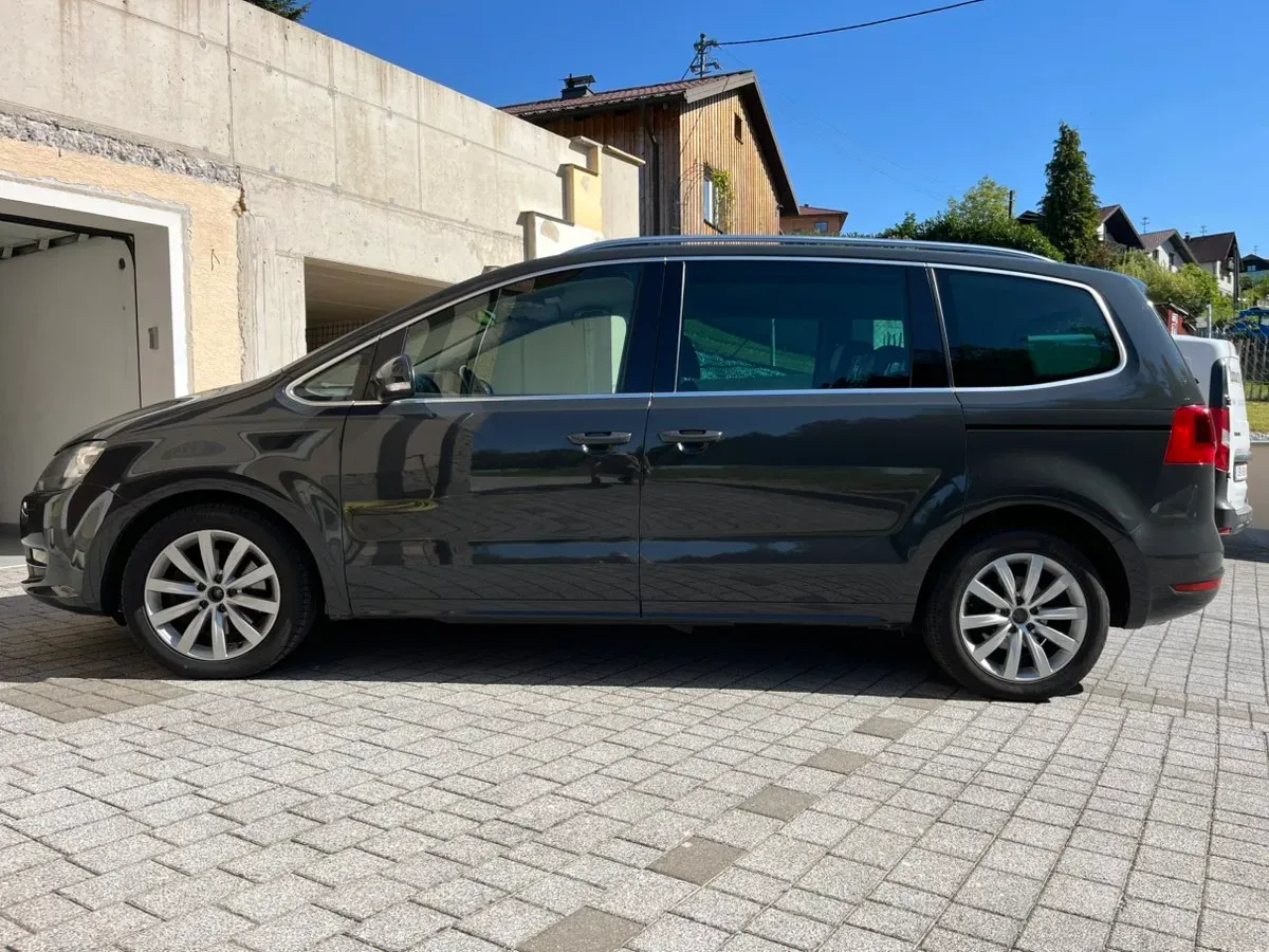 Volkswagen Sharan 2011 photo 2