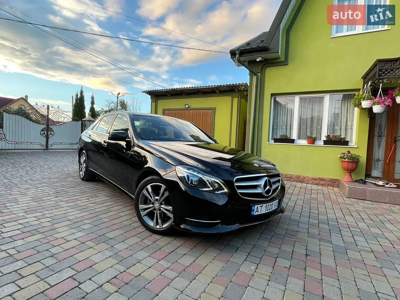 Mercedes-Benz E-Class 2014 photo 2