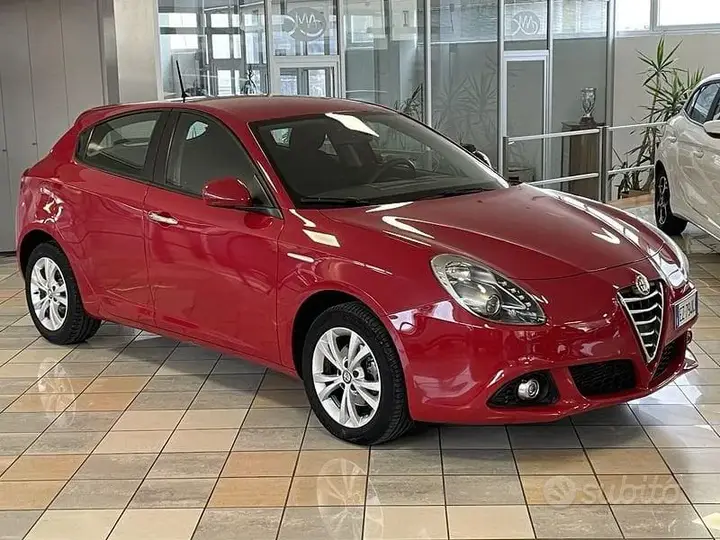 Alfa Romeo Giulietta 2015 photo 2
