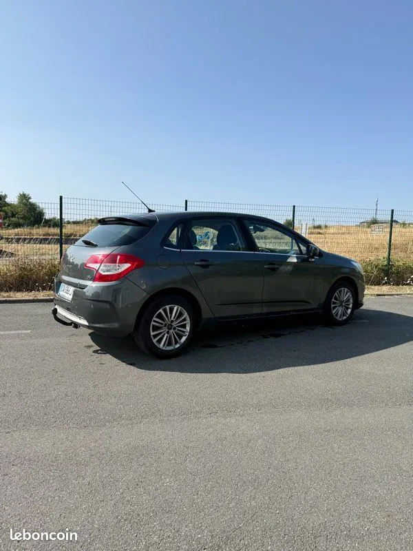 Citroen C4 2012 photo 2