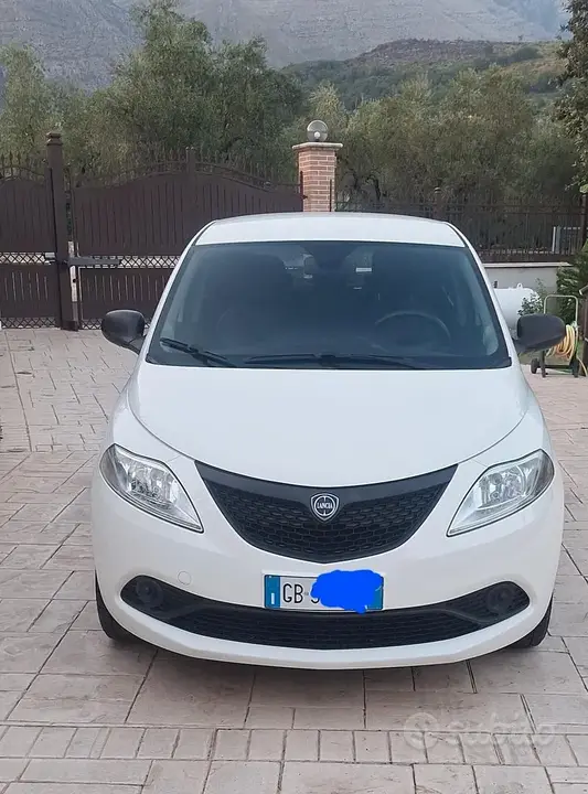 Lancia Ypsilon