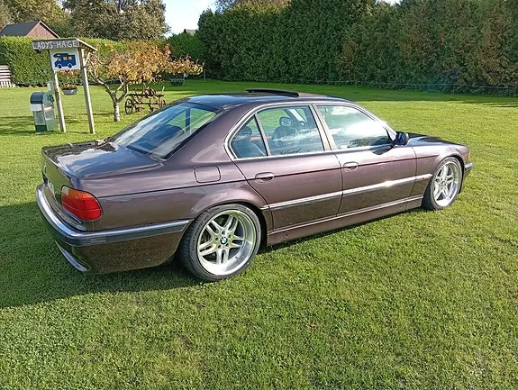 BMW 728I