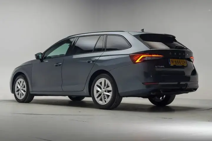Skoda Octavia 2021 photo 3
