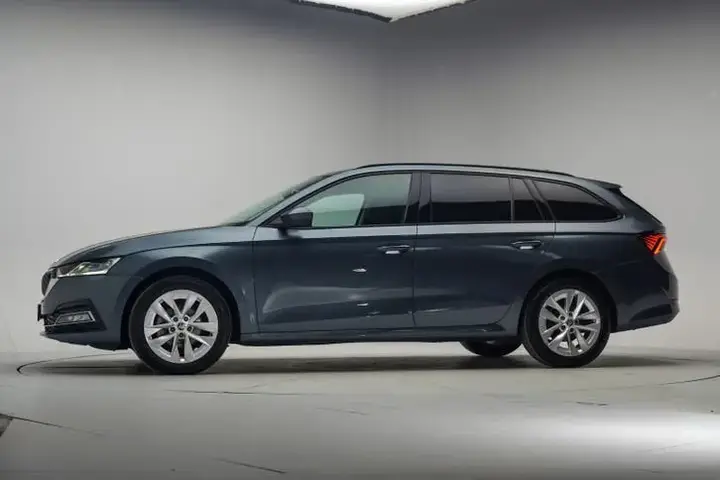 Skoda Octavia 2021 photo 2