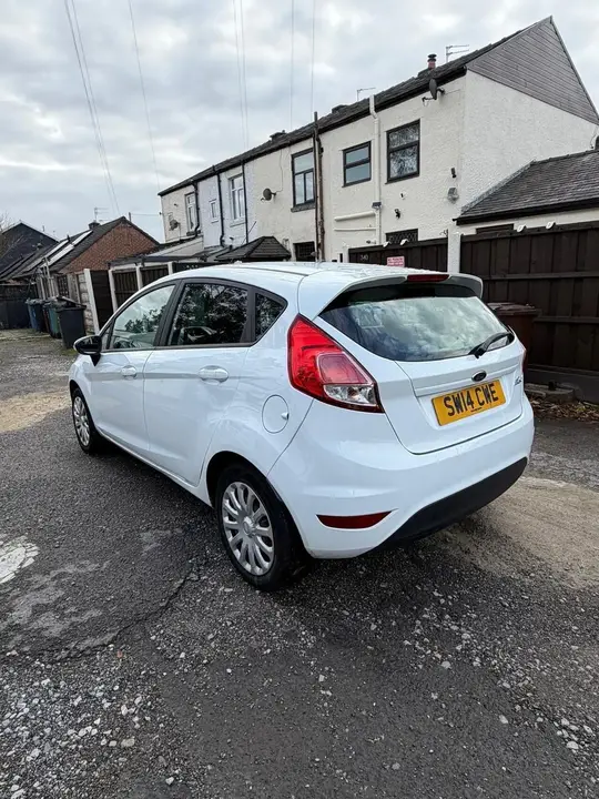 Ford Fiesta 2014 photo 2