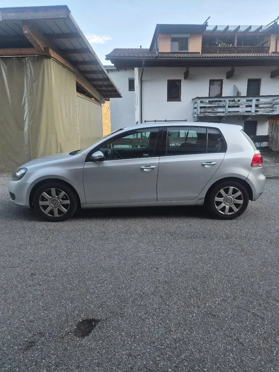 Volkswagen Golf 2011 photo 2